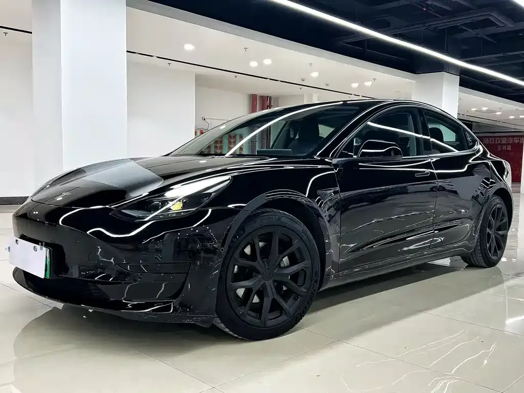 Tesla Model 3 — фото 1