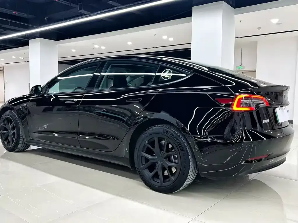 Tesla Model 3 — фото 7