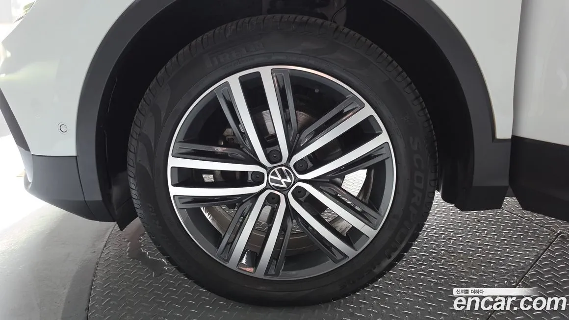 Volkswagen Tiguan — фото 10
