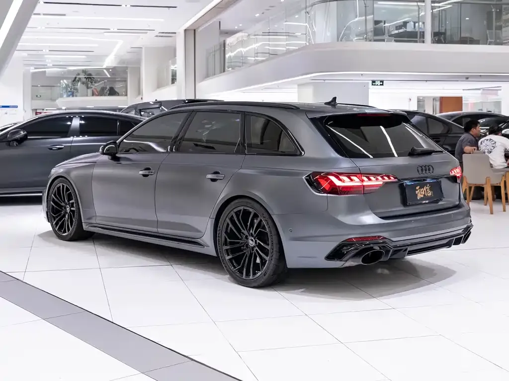 Audi RS 4 — фото 8