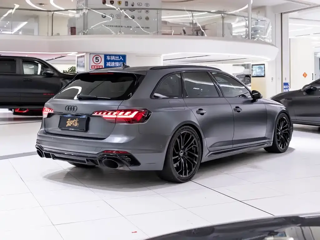 Audi RS 4 — фото 10