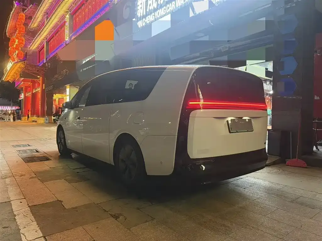 Li Auto MEGA — фото 4