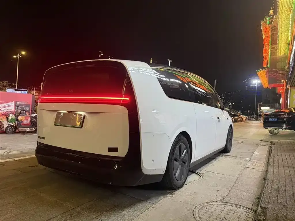 Li Auto MEGA — фото 7