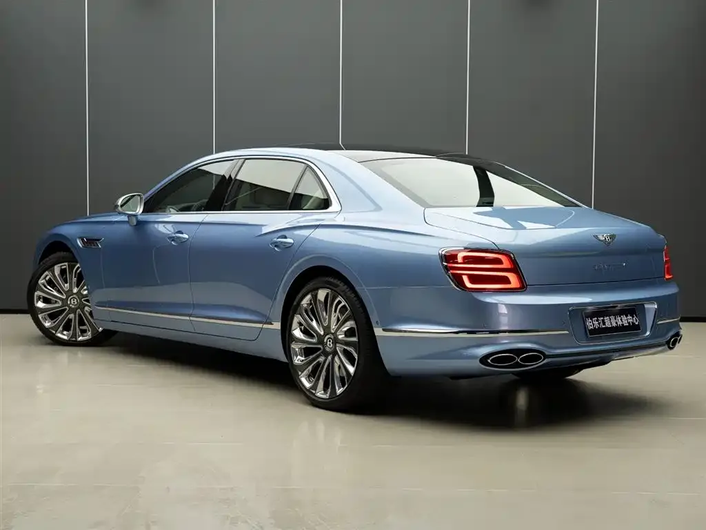 Bentley Flying Spur — фото 6
