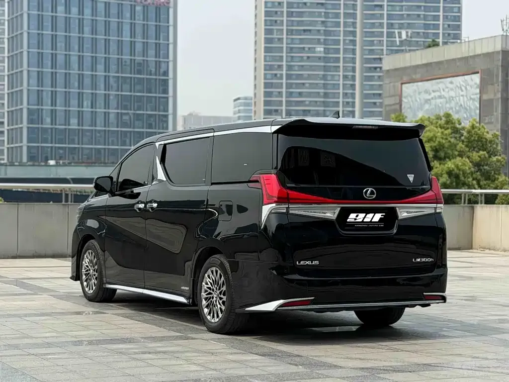 Toyota Vellfire — фото 8