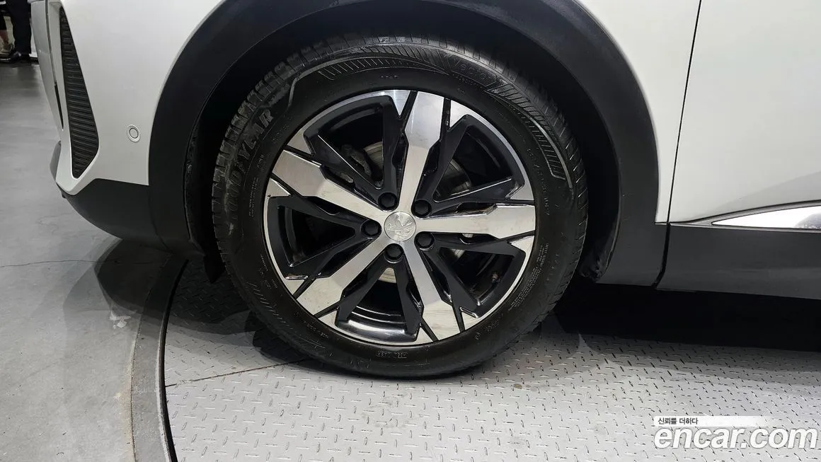 Peugeot 5008 — фото 10