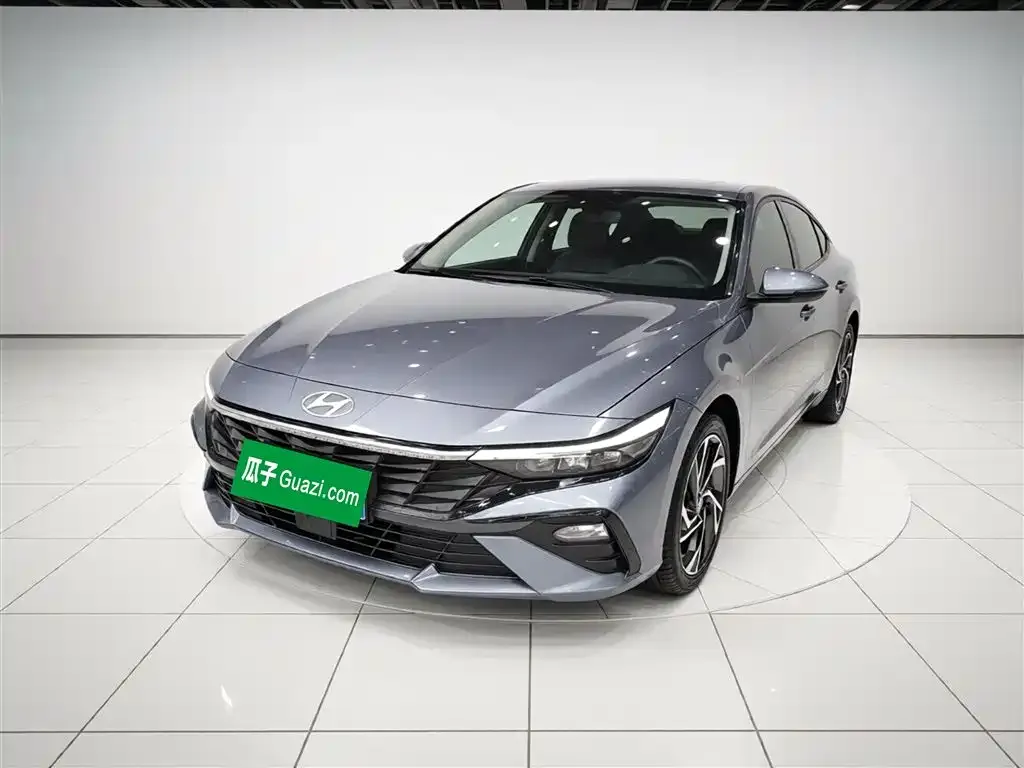 Hyundai Elantra — фото 1