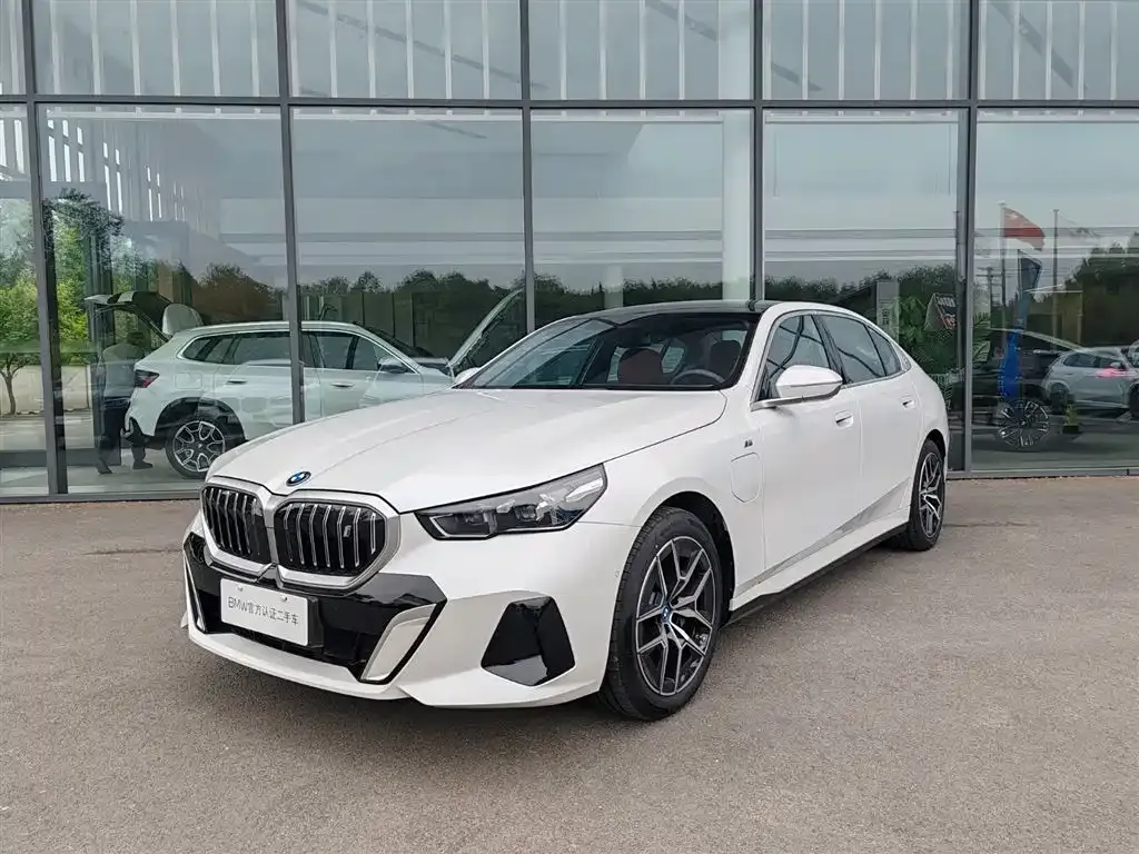 BMW i5 — фото 1