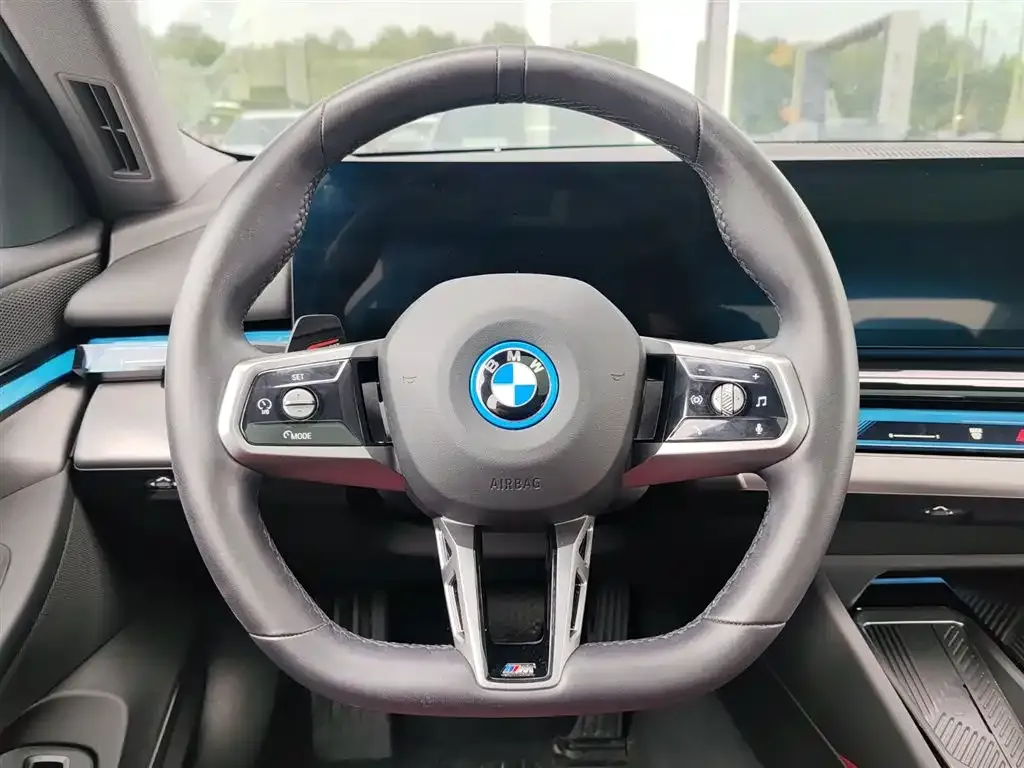 BMW i5 — фото 2