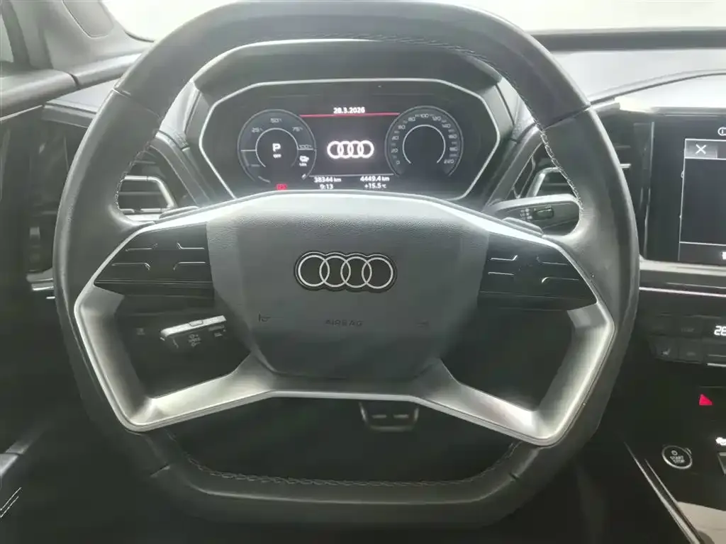 Audi Q4 e-tron — фото 4
