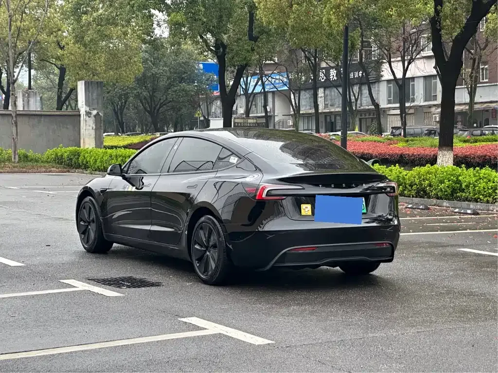 Tesla Model 3 — фото 9