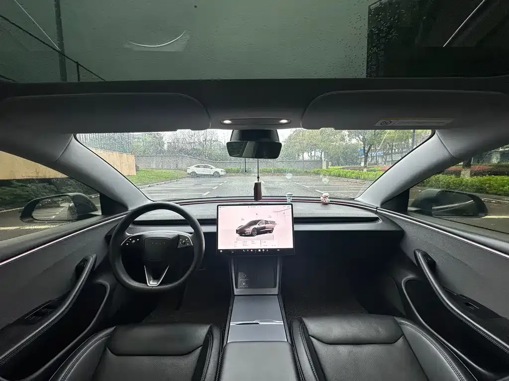 Tesla Model 3 — фото 2