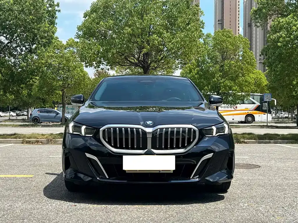 BMW 5 Series — фото 10