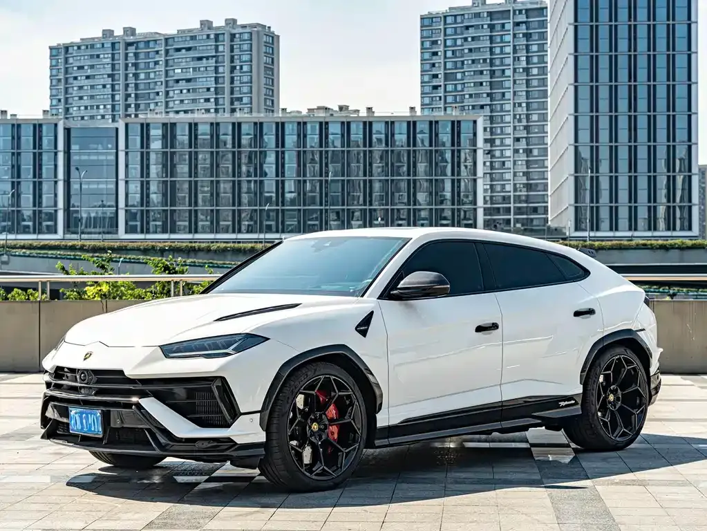 Lamborghini Urus — фото 1