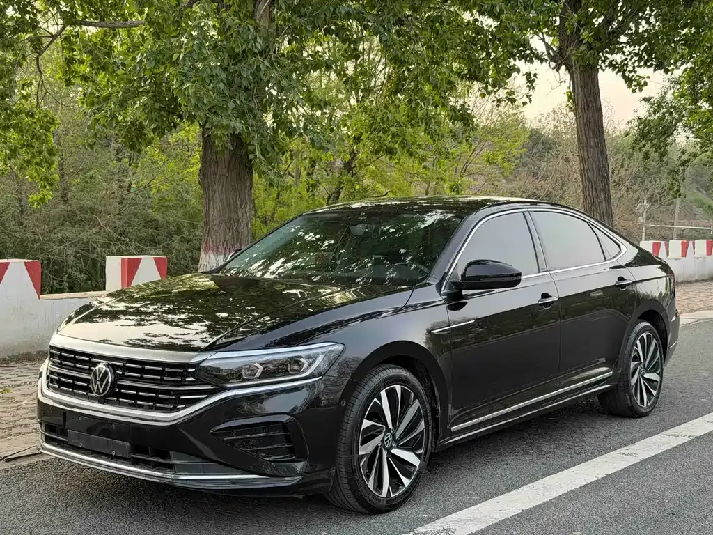 Volkswagen Passat — фото 1