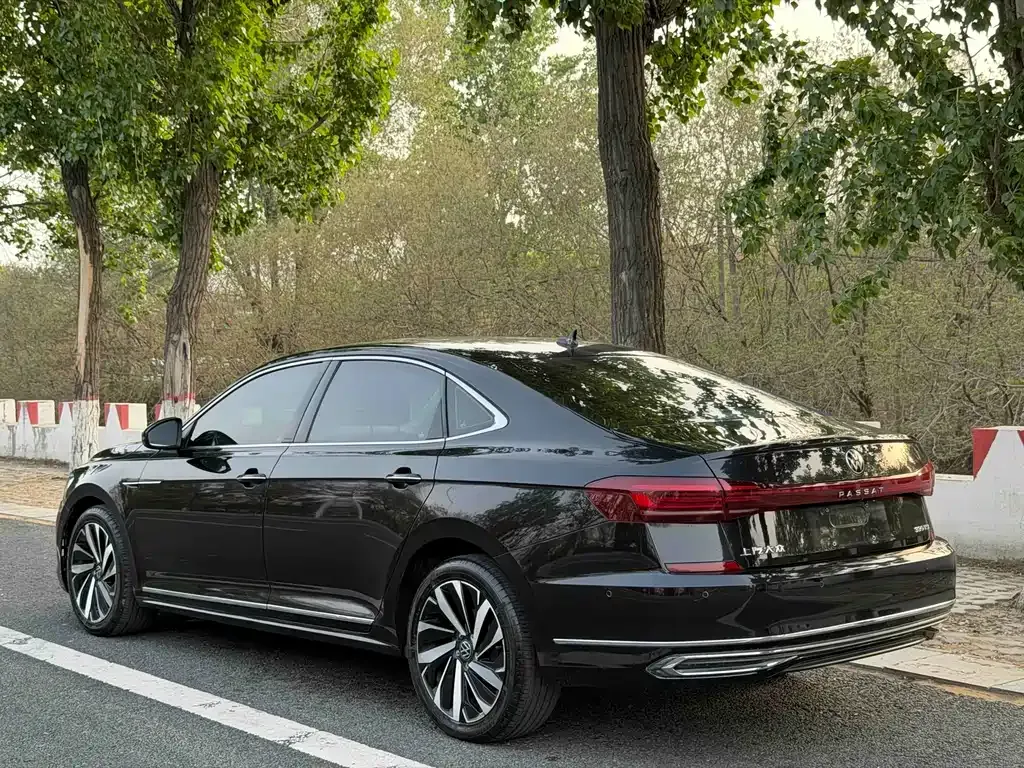 Volkswagen Passat — фото 8
