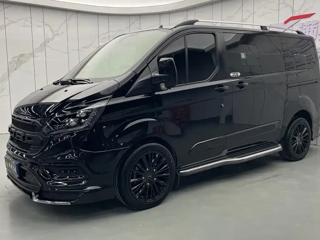 Ford Tourneo — фото 1