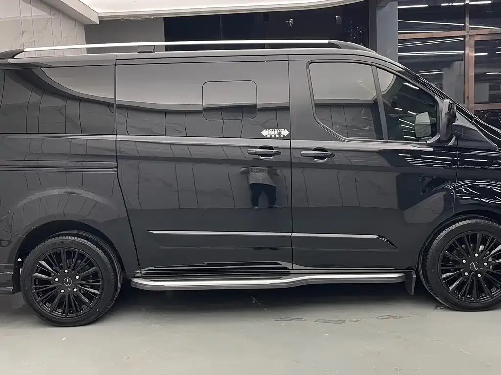 Ford Tourneo — фото 9