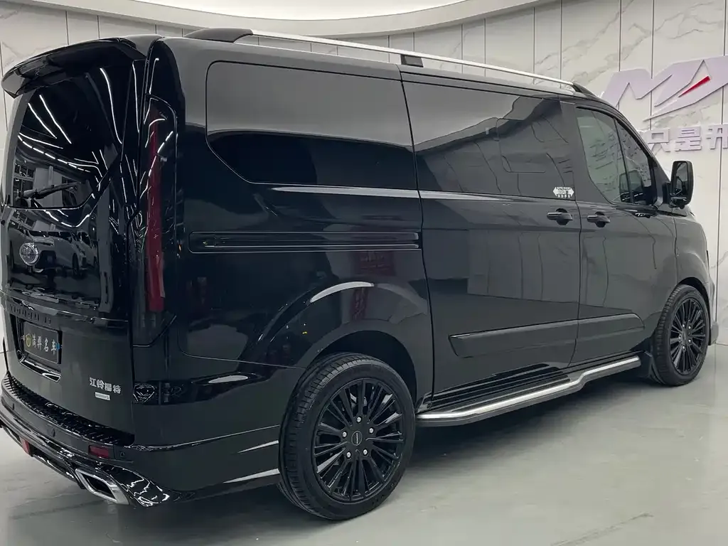 Ford Tourneo — фото 10