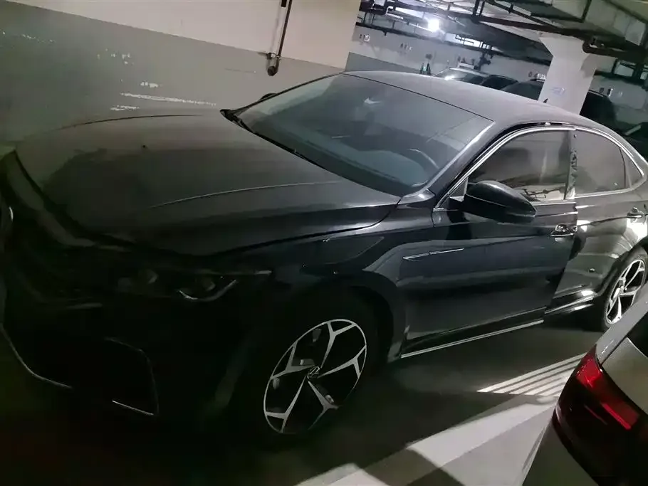 Volkswagen Passat — фото 1