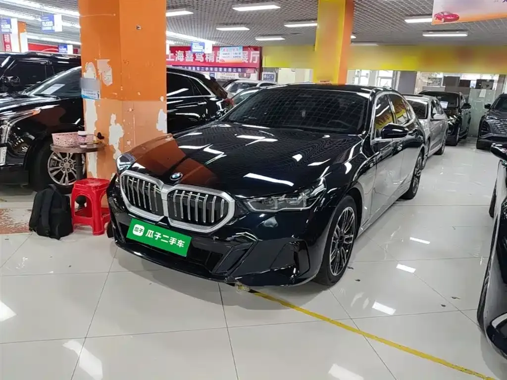 BMW 5 Series — фото 1