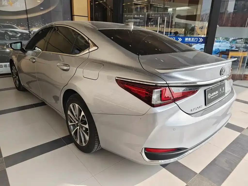 Lexus ES — фото 3