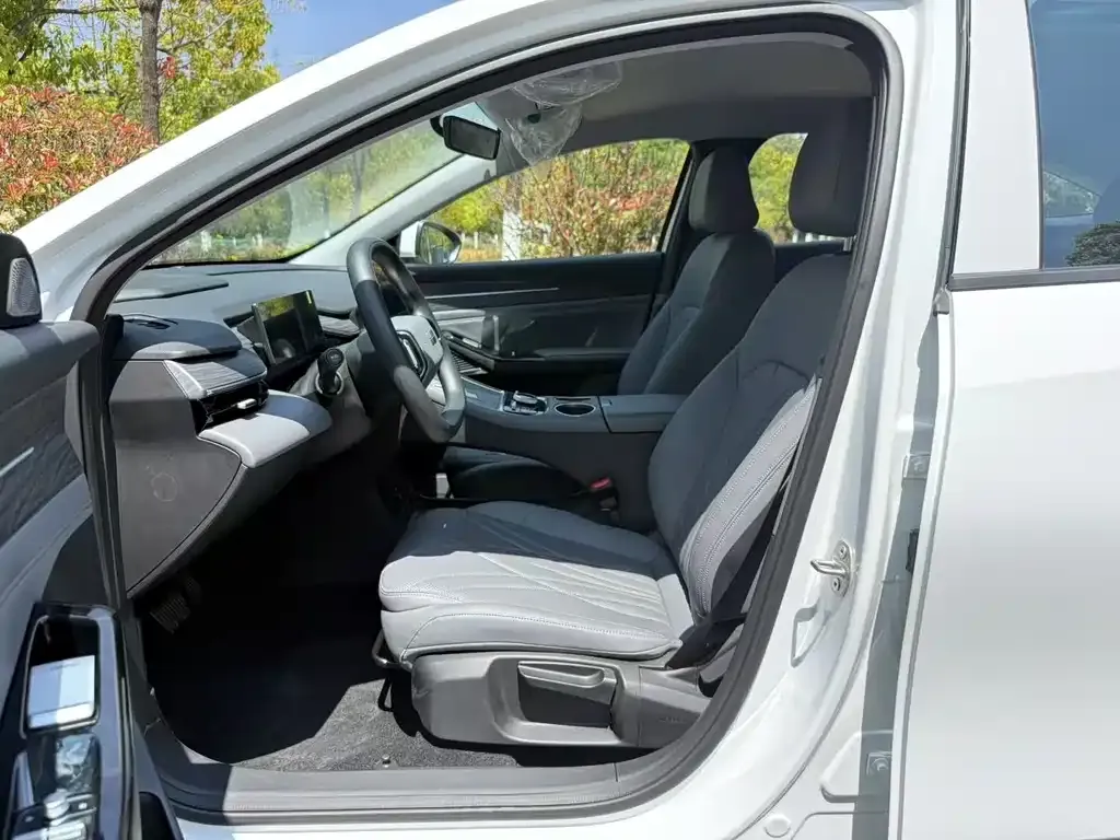 Geely Galaxy L6 — фото 4