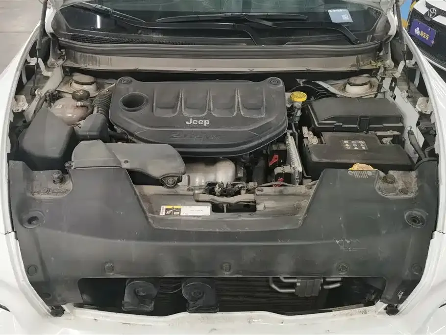 Jeep Cherokee — фото 10