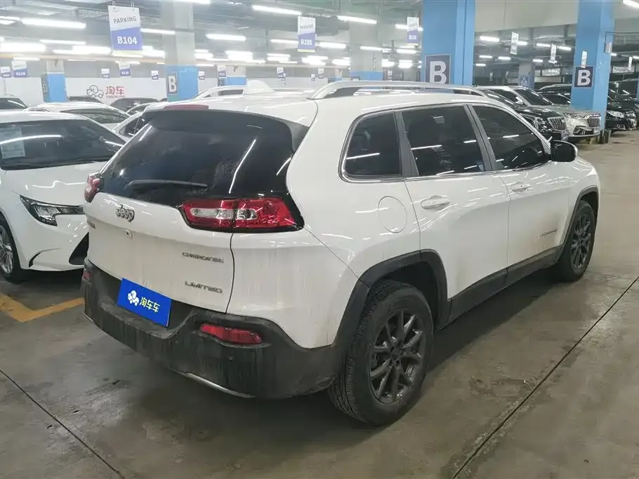 Jeep Cherokee — фото 4