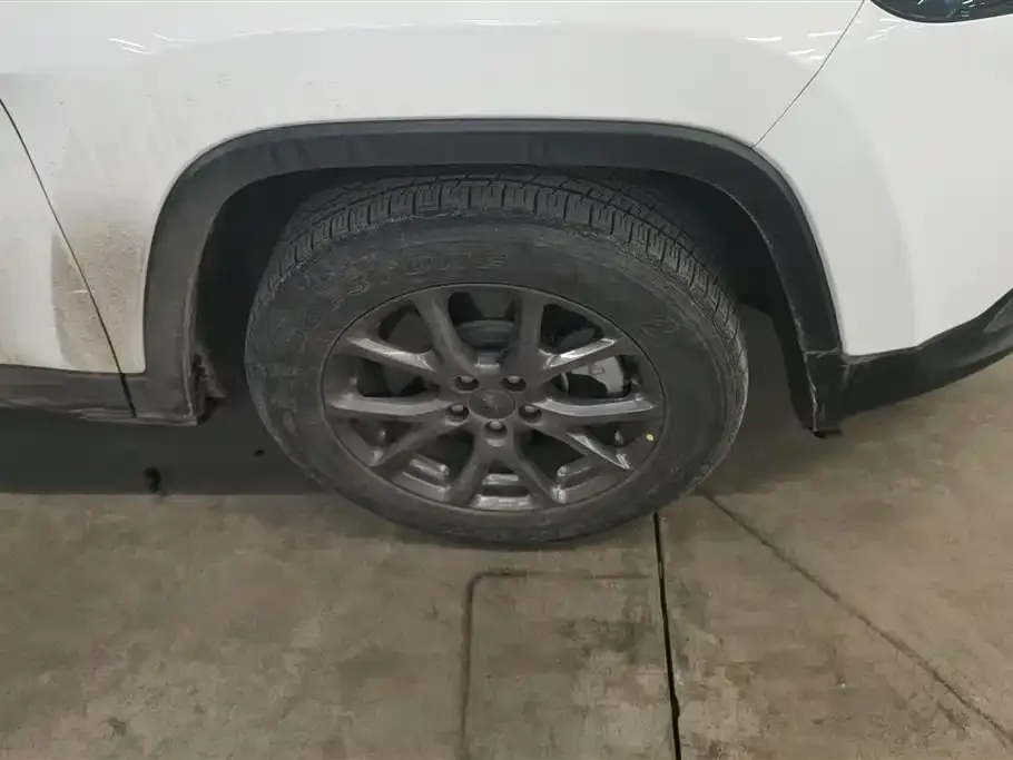 Jeep Cherokee — фото 9