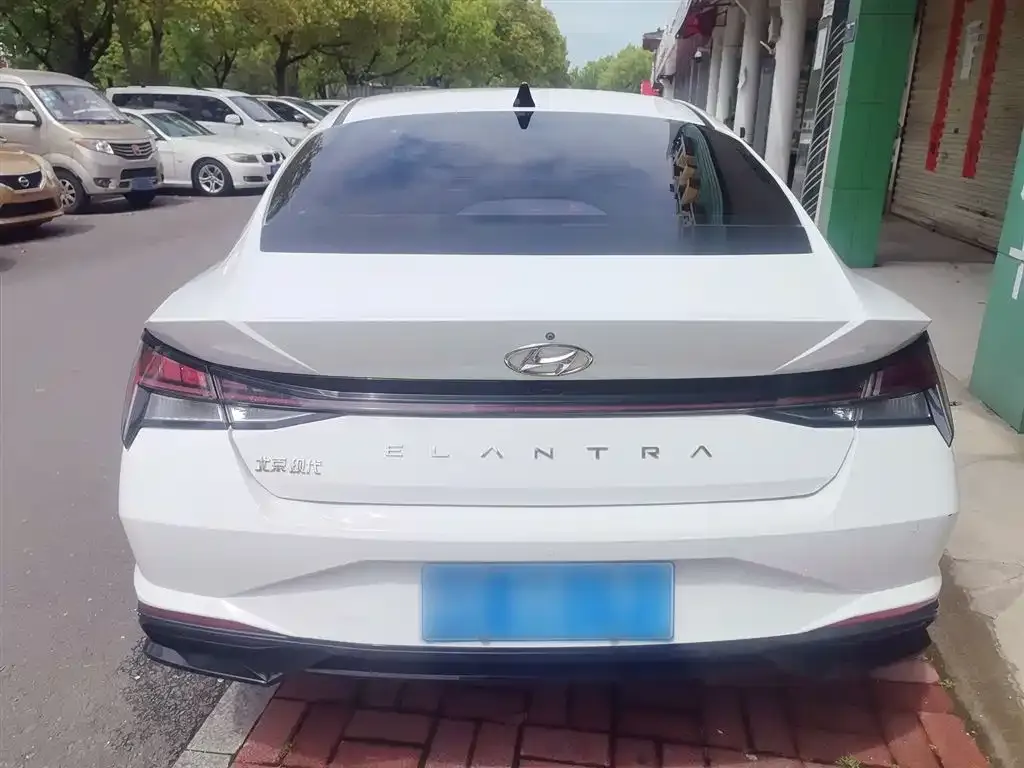 Hyundai Elantra — фото 3