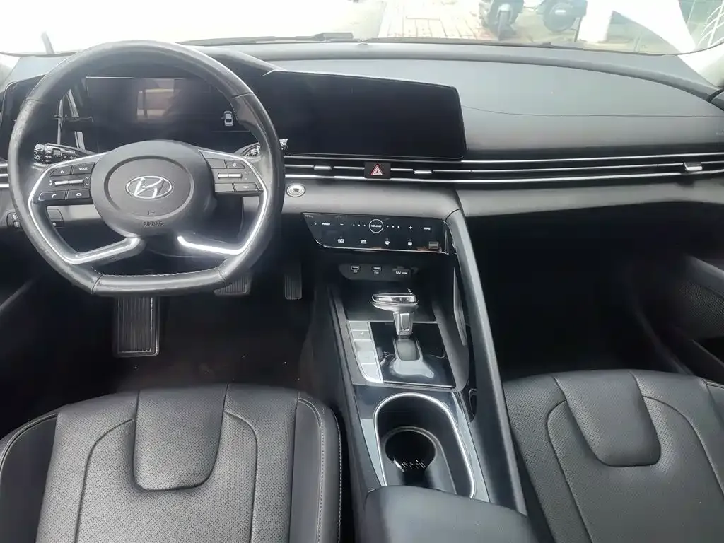 Hyundai Elantra — фото 6