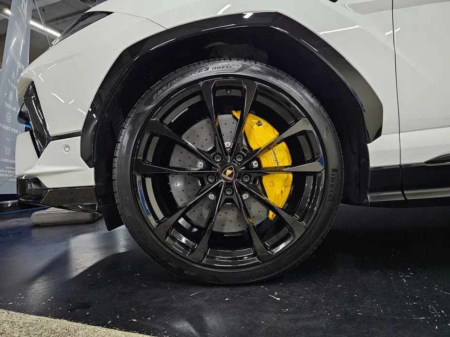 Lamborghini Urus — фото 10