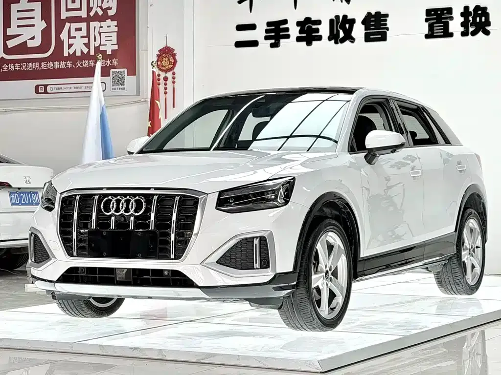 Audi Q2L — фото 1