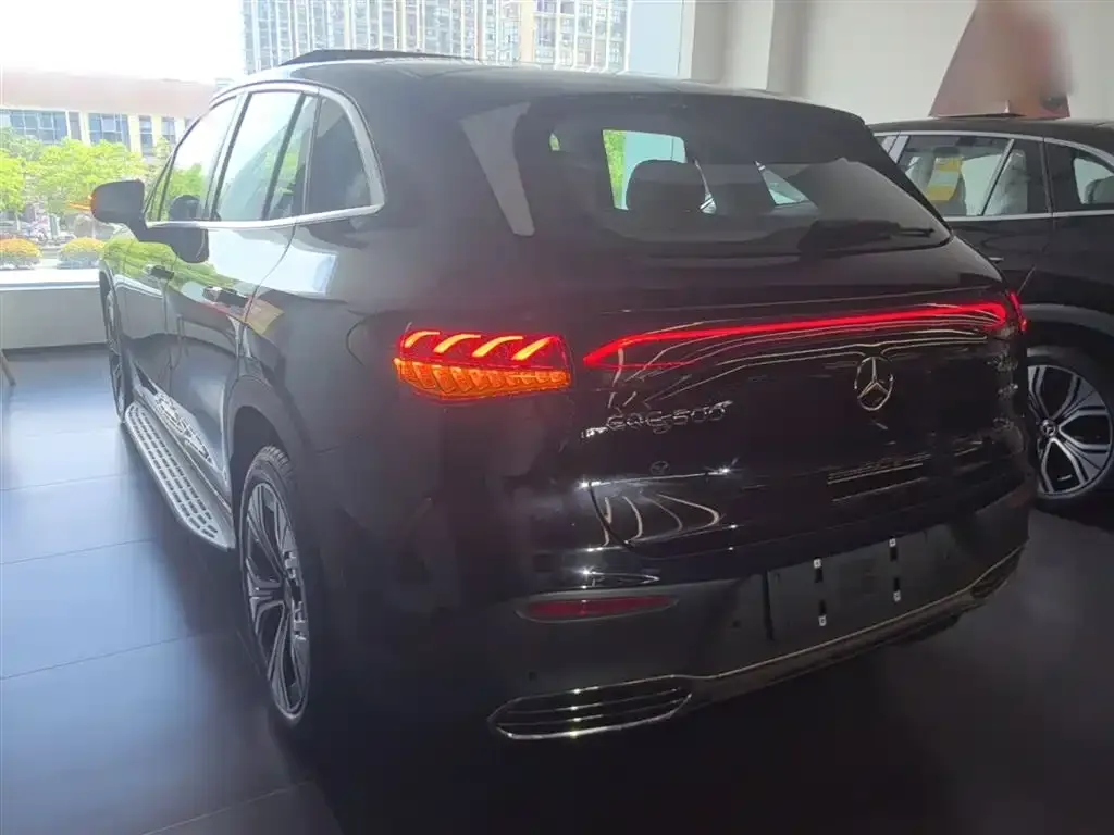 Mercedes-Benz EQE SUV — фото 6
