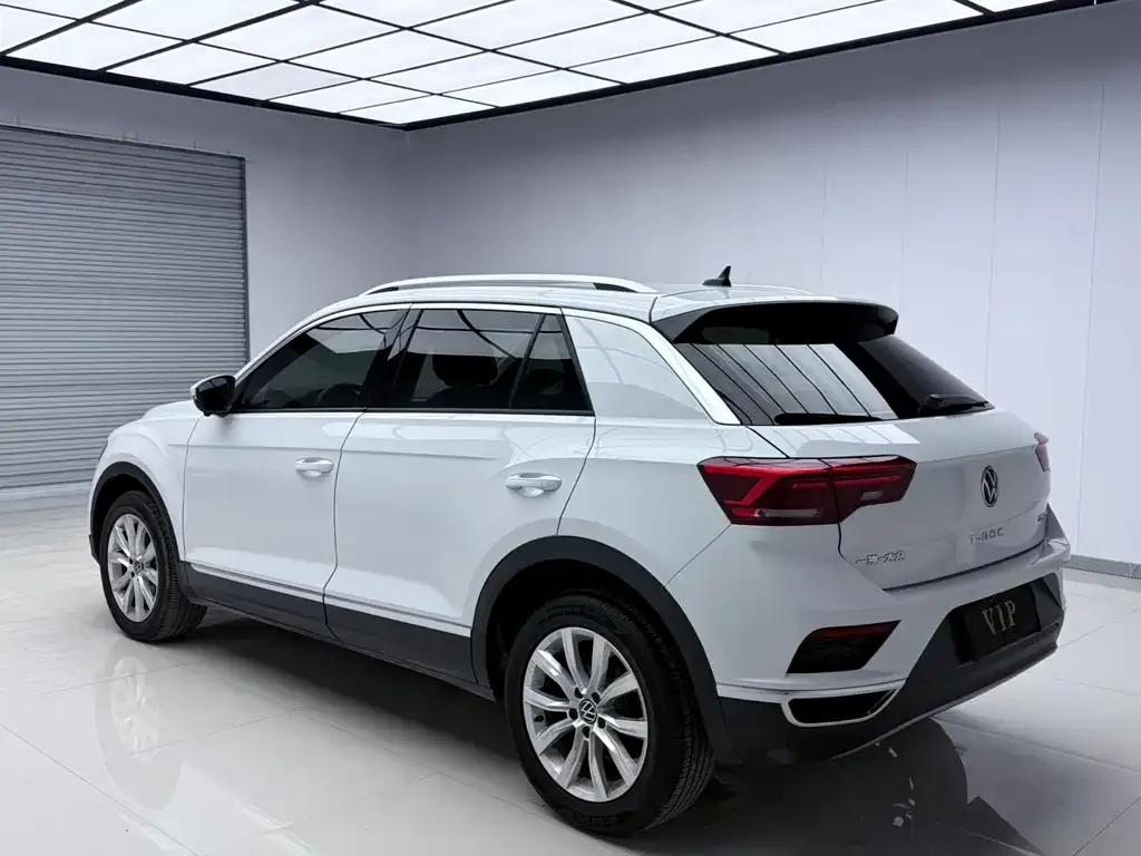 Volkswagen T-Roc — фото 10