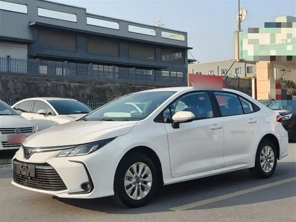 Toyota Corolla — фото 1