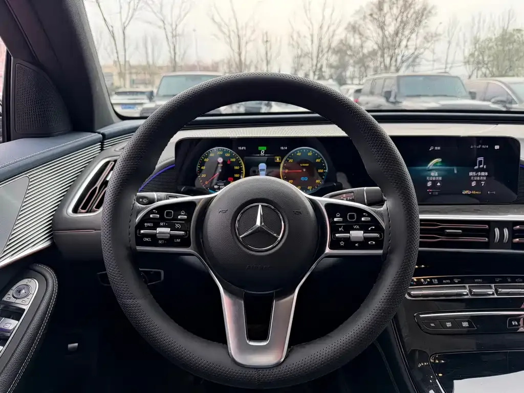 Mercedes-Benz EQC — фото 4