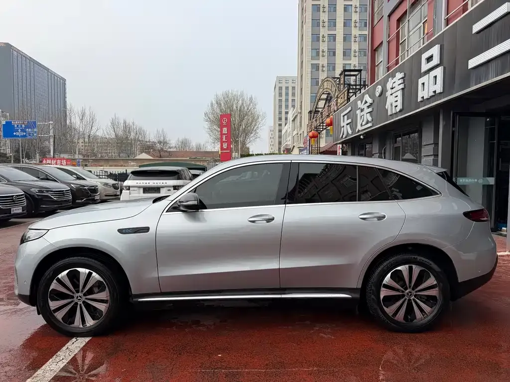 Mercedes-Benz EQC — фото 10
