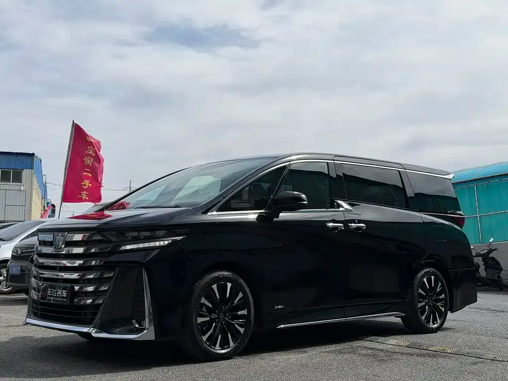 Toyota Vellfire — фото 1
