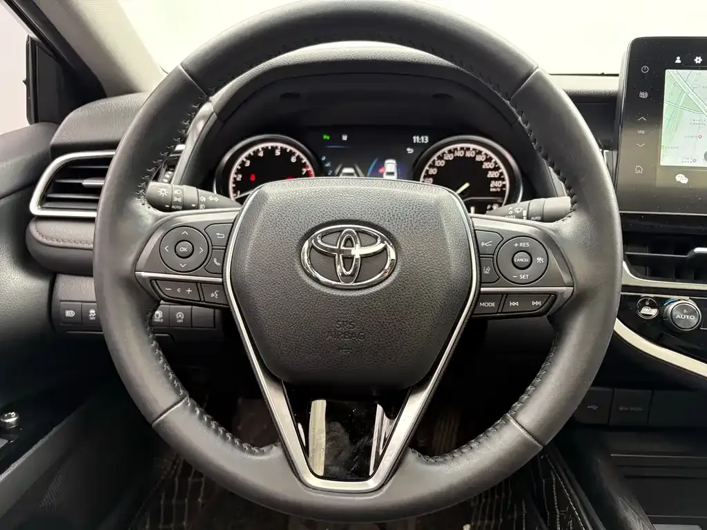 Toyota Camry — фото 7