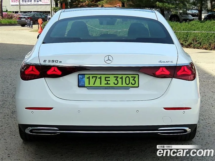 Mercedes-Benz E-Class — фото 9