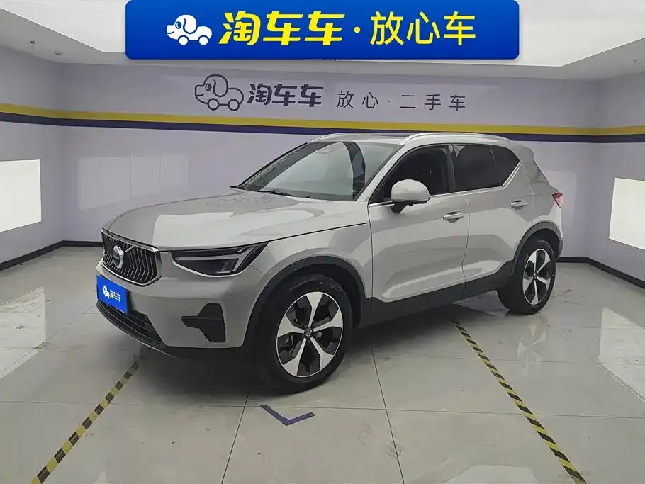 Volvo XC40 — фото 1