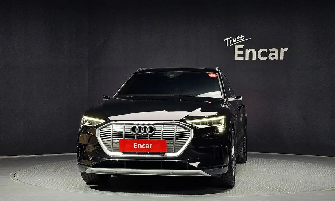 Audi e-tron — фото 4