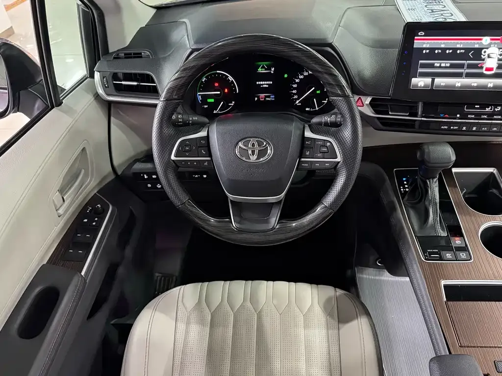 Toyota Sienna — фото 2