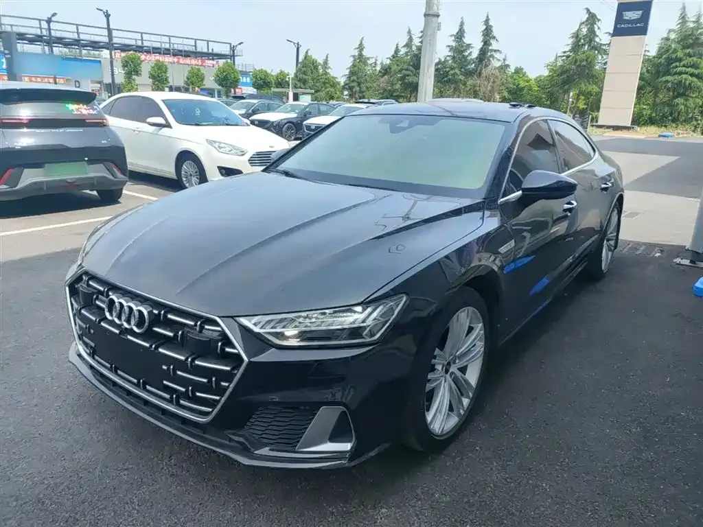 Audi A7L — фото 1