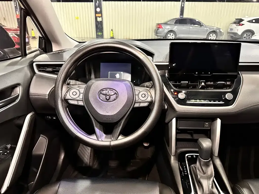 Toyota Corolla Cross — фото 2