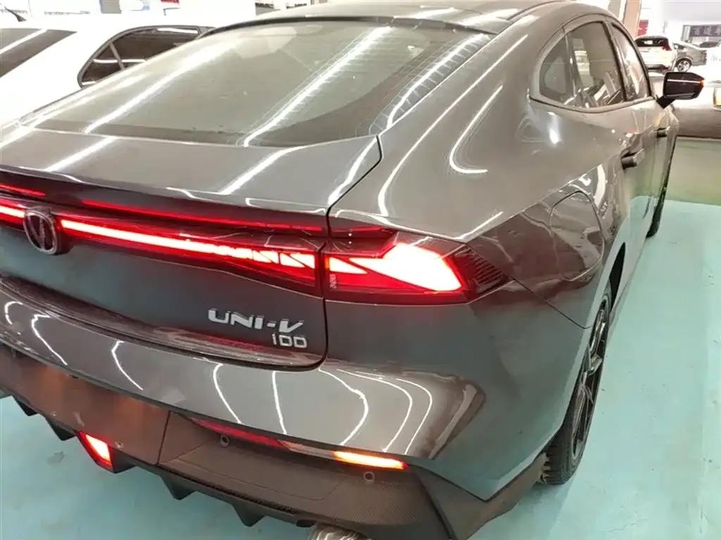 Changan UNI-V iDD — фото 6