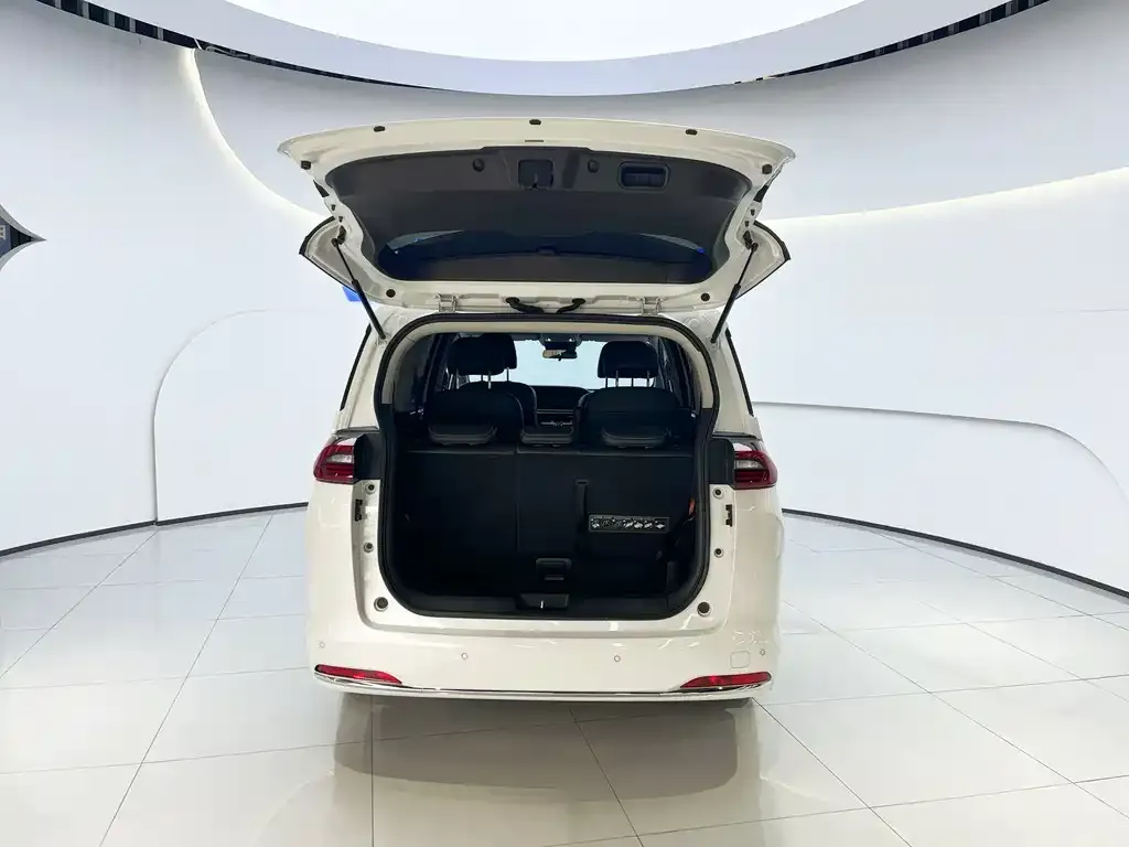 GAC Motor Trumpchi M6 — фото 3