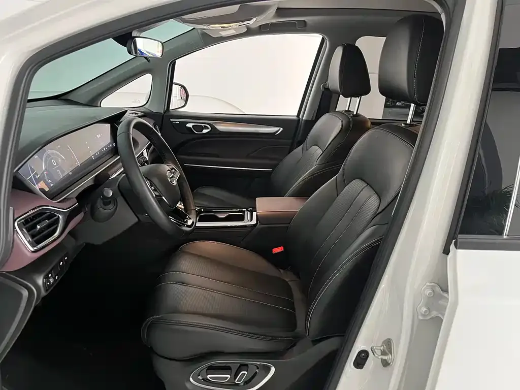 GAC Motor Trumpchi M6 — фото 10